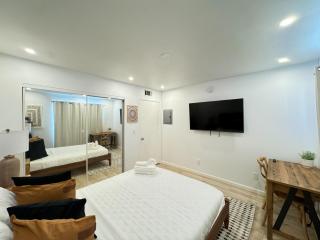 Boho-Chic 1BR-1BA Oasis near Hollywood -BRBEV13 - 3