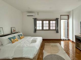 MIQ HK611 Huai Khwang 4BR Jodd fair - 8