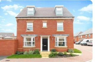 House-Sleeps 8-Parking-Garden - - 9
