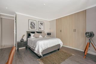 Poolside Condo - Johannesburg - 9