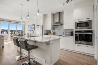 Sage Hill 3BR Home in NW Calgary – King Bed, 2 Living Rooms, Sleeps 9 - 9