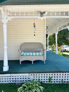 Charming Farmhouse in the City, Near Wine Country - Belleville - 3