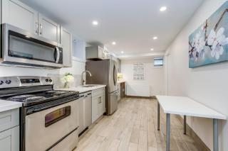 Midtown 2 Bedroom Apartment - Toronto - 6