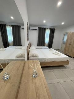 Keira Rooms - 7