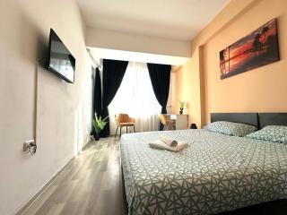 Hillien by the Sea - Mamaia - 4