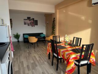 Hillien by the Sea - Mamaia - 3
