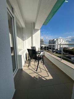 Hillien by the Sea - Mamaia - 1