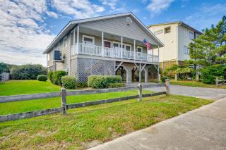 Home on Ocean Isle Beach with Catwalk and Deck - Ocean Isle Beach - 9