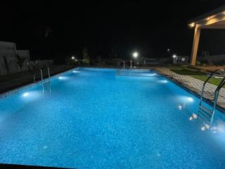 2BHK Farmhouse near Ananthigirii Hills by Skyline Homestays - Pargi - 5
