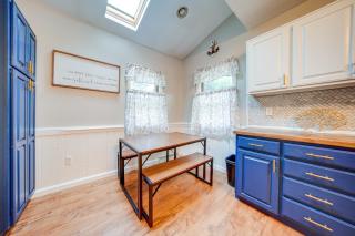 Central Erie Vacation Rental about 2 Mi to Beach! - Erie - 1
