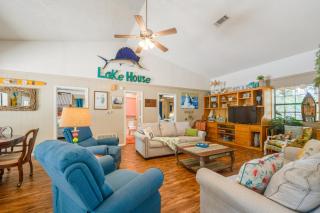 Yard, Dock and Boat Slip Lake Bridgeport Cabin! - Chico - 7