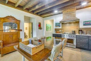 Charming Eclectic Vacation Rental with Beach Access! - Eclectic - 4