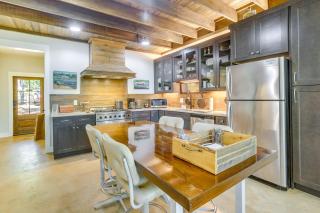 Charming Eclectic Vacation Rental with Beach Access! - Eclectic - 3