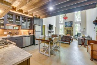 Charming Eclectic Vacation Rental with Beach Access! - Eclectic - 2