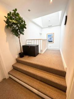 Lovely Central 1BR Flat - 3