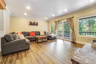 Walk to Donner Lake Truckee Cabin with Private Deck - 8