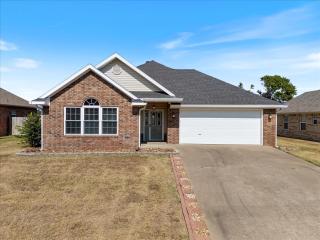 Beautiful 3 bed 2 bath home near Crystal Bridges - Bentonville - 0