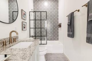 3BR Modern, Gated Home w FreePking, BBQ, Firepit, Mins to Downtown - San Antonio - 5