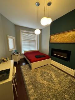 Spacious Townhouse close to Dundas Square! - 8