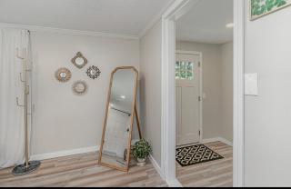 Clare Avenue Guest Suites, Suite 102 - 6