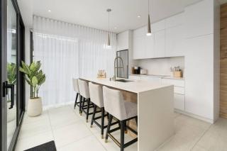 Dream Home Retreat - Water View with Spa - Laval - 5