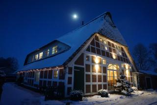 Altes Landhaus Oste, 10 Personen Familienhaus, 200 qm, 3 separate Appartements, 6 Zimmer 3 Badezimmer, 3 Küchen , 3 Kaminöfen Langzeitmieter willkommen - Hemmoor - 7