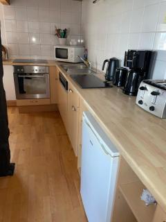 Altes Landhaus Oste, 10 Personen Familienhaus, 200 qm, 3 separate Appartements, 6 Zimmer 3 Badezimmer, 3 Küchen , 3 Kaminöfen Langzeitmieter willkommen - Hemmoor - 3