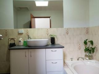 Deakin Town House - Mildura - 4
