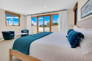 Pacific Views Retreat - Rooftop Deck, Game Room, Fire Pit & Cozy Backyard! - San Diego - 7