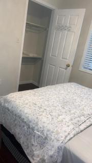 Near Toronto Pearson Airport Queen Room - Brampton - 2