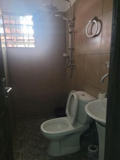 Élégant studio mezzanine à Adzopé Marron - 9