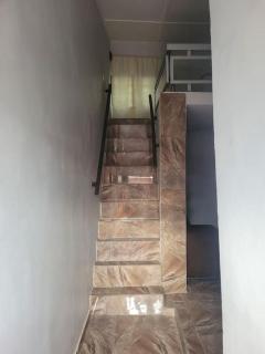 Élégant studio mezzanine à Adzopé Marron - 4