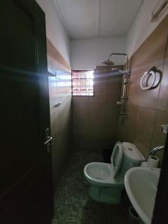 Élégant studio mezzanine à Adzopé Marron - 3