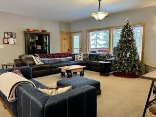 Alpine Lodge - Epic Mountain Views, Hot Tub, 2 Miles to Town - Leavenworth - 9