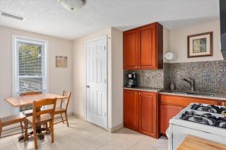Dahlia Apartment - In Quiet Corcoran Neighborhood with Easy Access to Downtown - 7