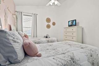 618 - Fabulous Light Bright 4 Bed Pool Home - Davenport - 4