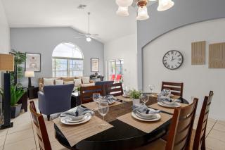 618 - Fabulous Light Bright 4 Bed Pool Home - 3