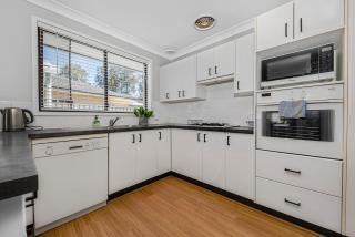 Three bedroom house in Gosford,close to M1, Brisbane Water, Stadium - 2