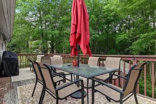 Poconos Getaway with Hot Tub-Close to Attractions, Perfect for Family &Friends! - Blakeslee - 6