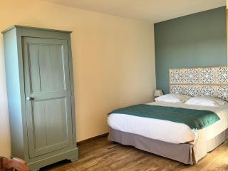 Chambre cosy avec salle d'eau, accès piscine chauffée et Wi-Fi illimité - FR-1-591-620 - Faverolles - 2