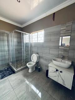 KGADITSE ROAD LODGE - Moletlane - 4