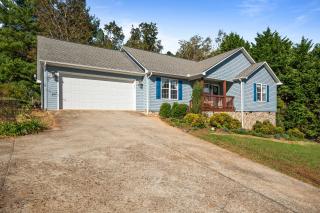 Lovely Mountain Home with Wifi and AC in Serene area of Morganton - Morganton - 0