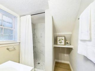 NEW! Cozy 4-Bed Family Friendly Home in Columbus - 4