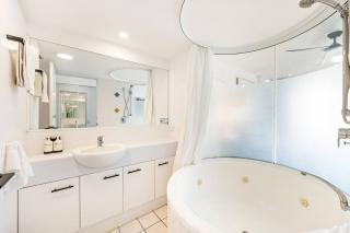 Beach Overlook - Absolute Resort-style Living - Urangan - 7