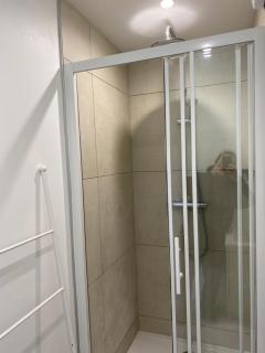 Superbe chambre parentale avec sa propre salle de bains avec douche et wc privés, cuisine et Wifi - Vandoeuvre-lès-Nancy - 3