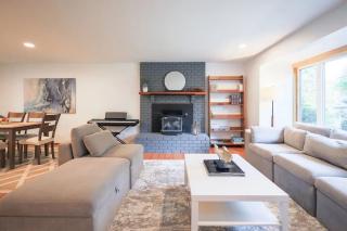 Charming and Spacious House with Relaxing Huge Deck - Kirkland - 9