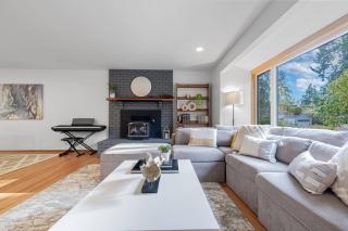 Charming and Spacious House with Relaxing Huge Deck - Kirkland - 7