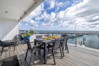 Crows Nest Marina View Apartment, 6 Teramby Rd - waterfront, WiFi, Aircon, Marina - Nelson Bay - 0