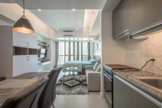 KL Premier 27th Floor Cozy unit in Makati CBD - 5