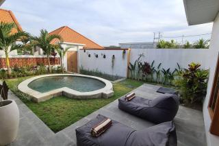Sunny 2BR Villa with Pool Canggu - Canggu - 7